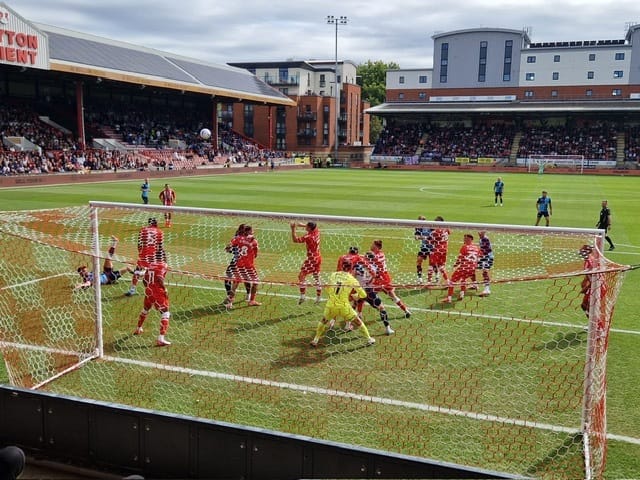 Orient defending a corner 2 WW 120826